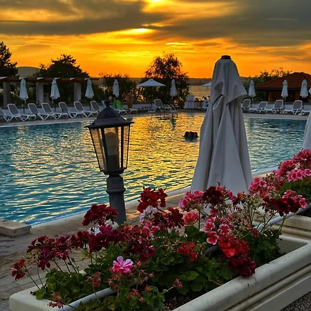 Sea Breeze Veranda In Santa Marina Апартаменты